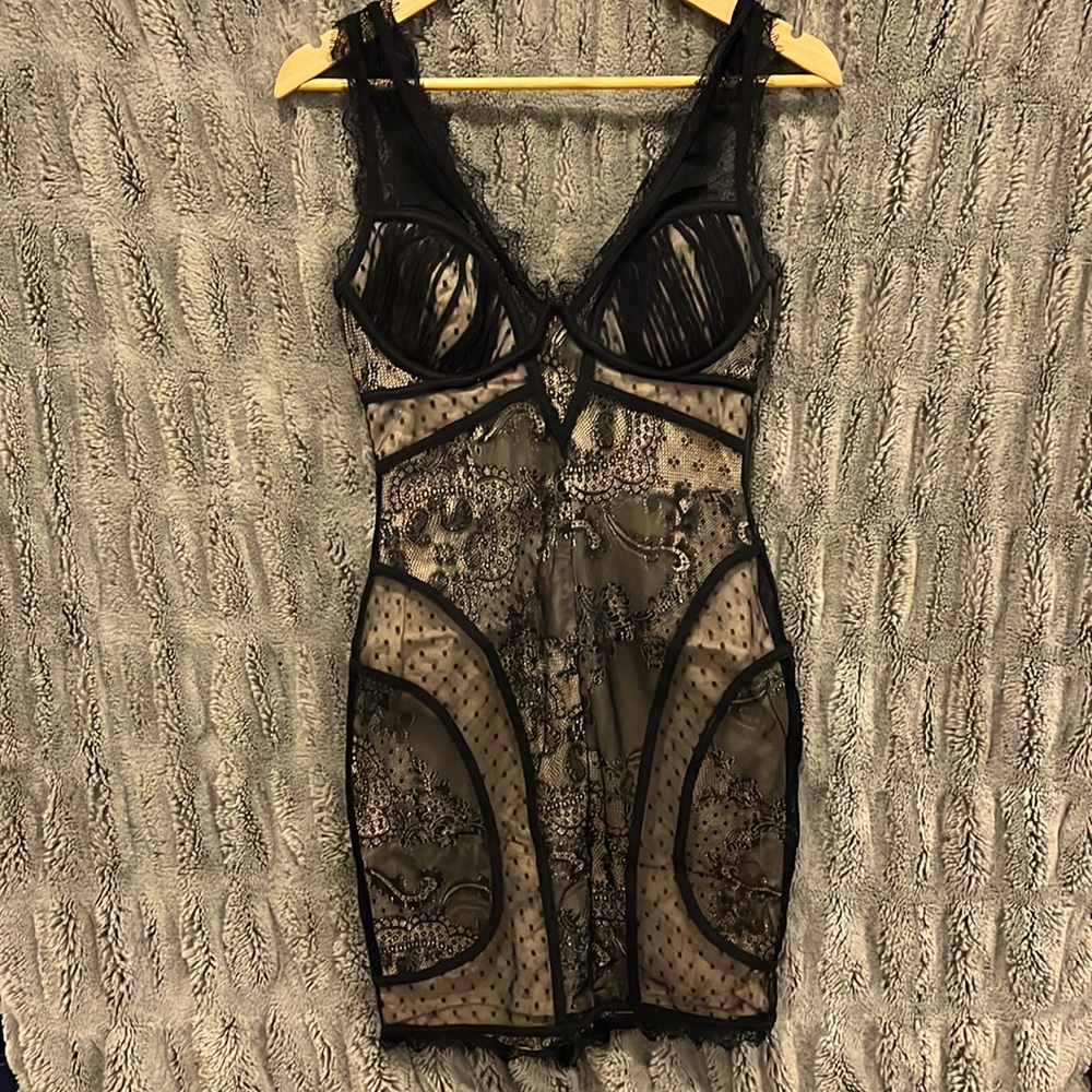 Bebe lace dress